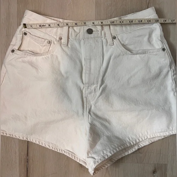 Levi’s High Rise Loose Shorts - Picture 8 of 16